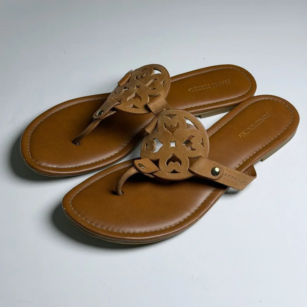 Franco Fortini Womens Tan Medallion Thong Flat Sandals Gold Stud Size 11 Summer